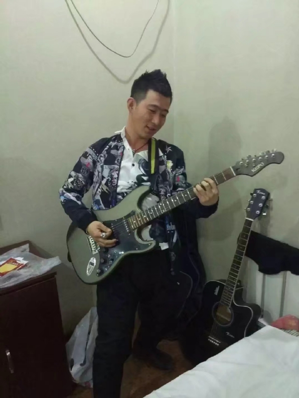 小吉他的第一张照片--闽侯相亲服务中心