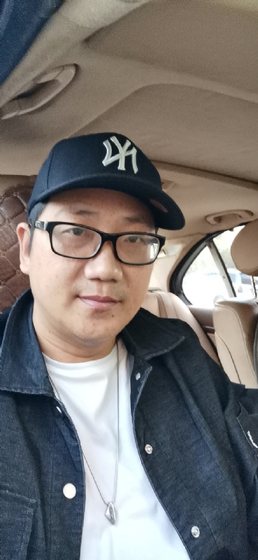 拥抱幸福的第一张照片--闽侯相亲服务中心