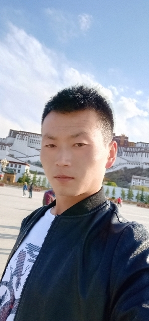 阳光下的小草的第一张照片--闽侯相亲服务中心