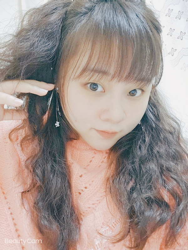 艾薇儿的第一张照片--闽侯相亲服务中心