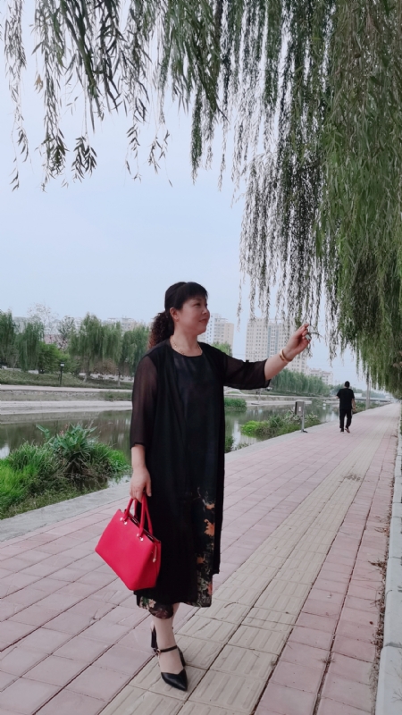 周本玲的第一张照片--闽侯相亲服务中心