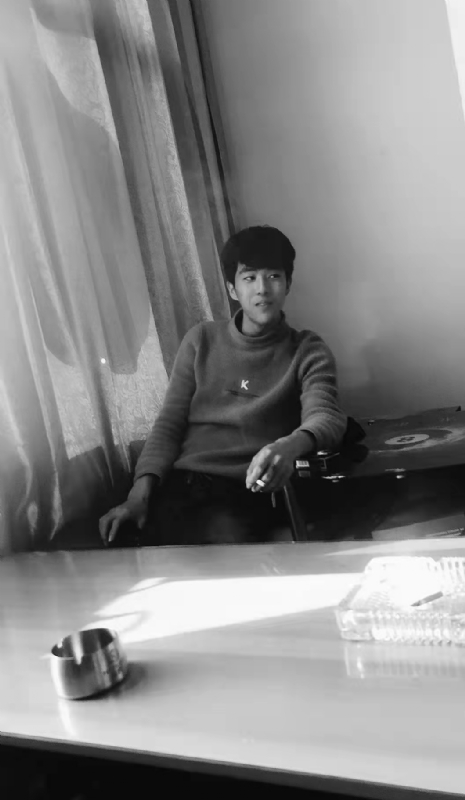 酷似小丑的第二张照片--闽侯相亲服务中心