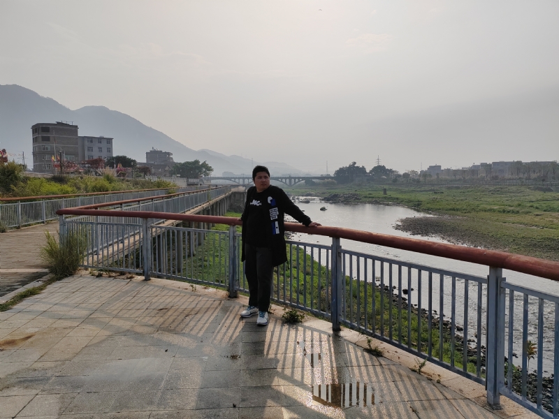 笑看蓝天的第一张照片--闽侯相亲服务中心