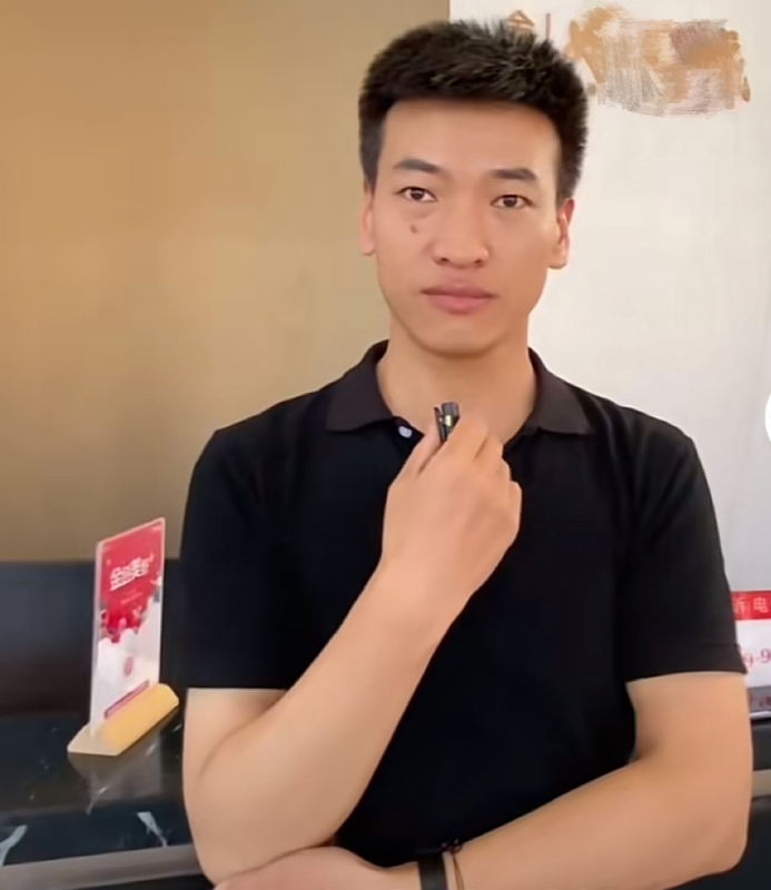 一杯梁白开的第一张照片--闽侯相亲服务中心